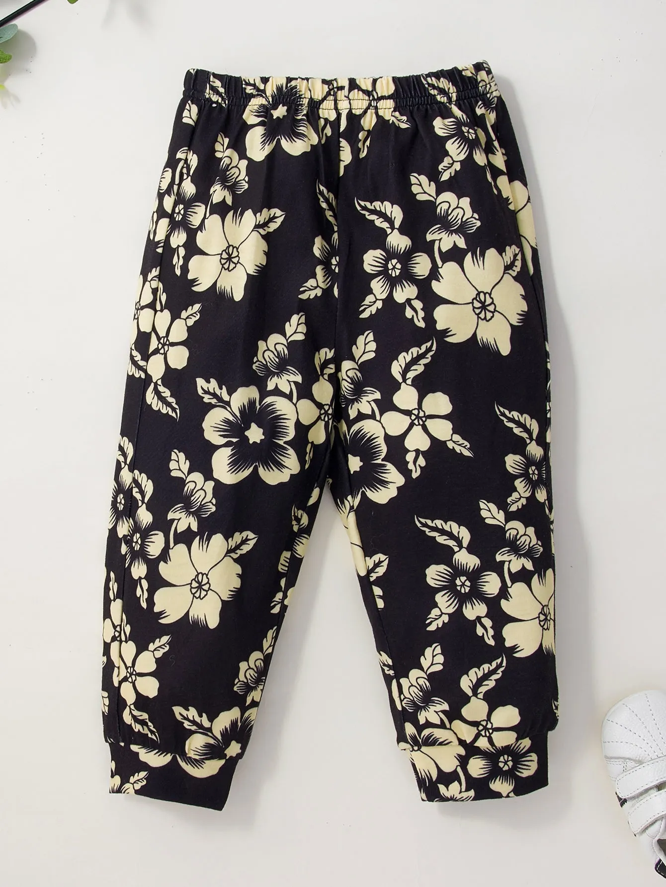 *App Exclusive* Girls Waffle Top and Floral Pants Set