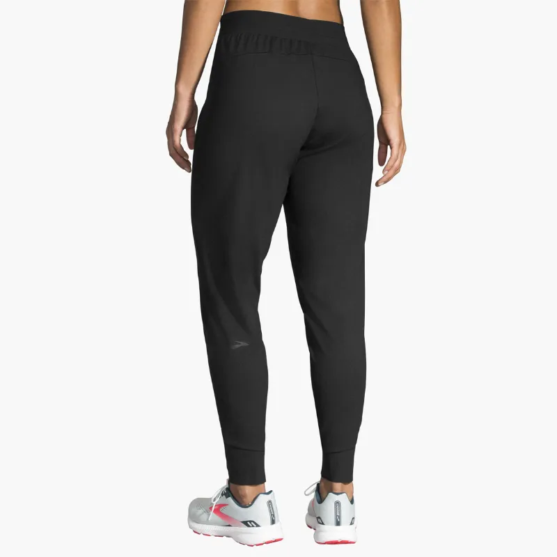 Brooks Women's Momentum Thermal Pant in Black