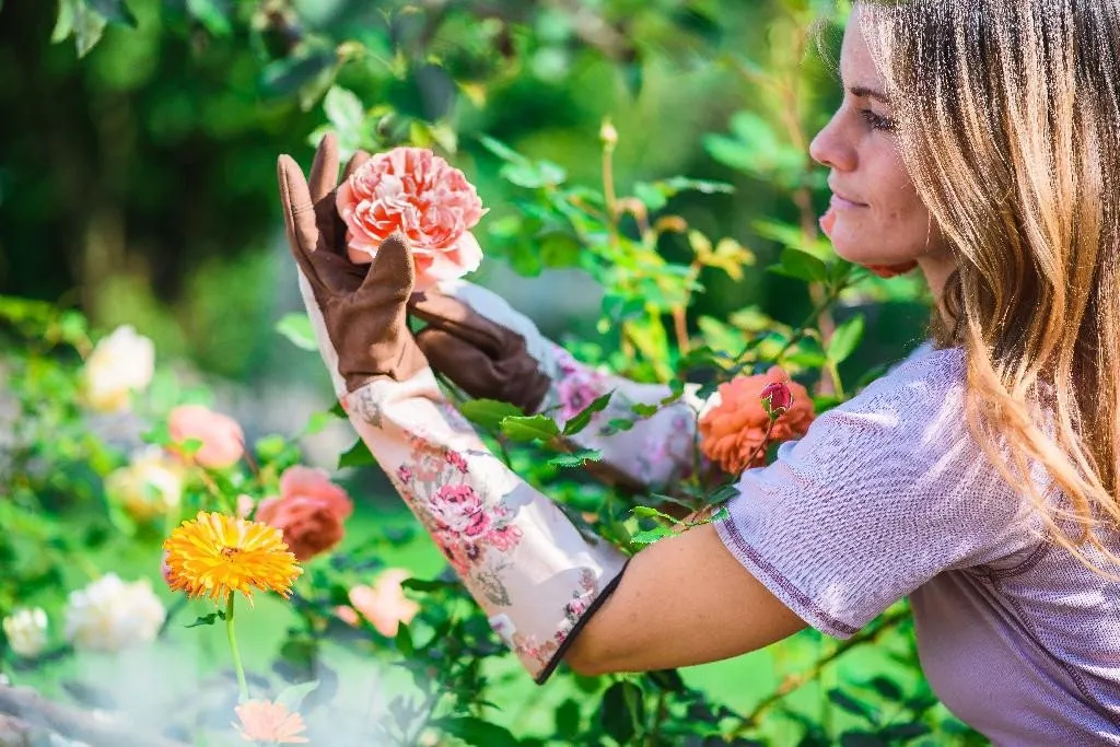 Garden Girl Rose Gloves