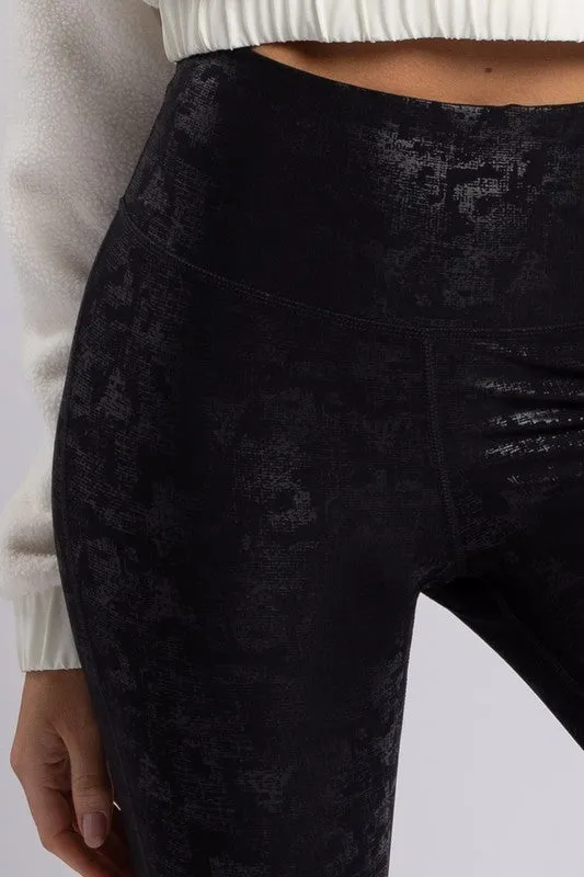 *Online Exclusive* Crackle Glaze Foil Highwaist Leggings