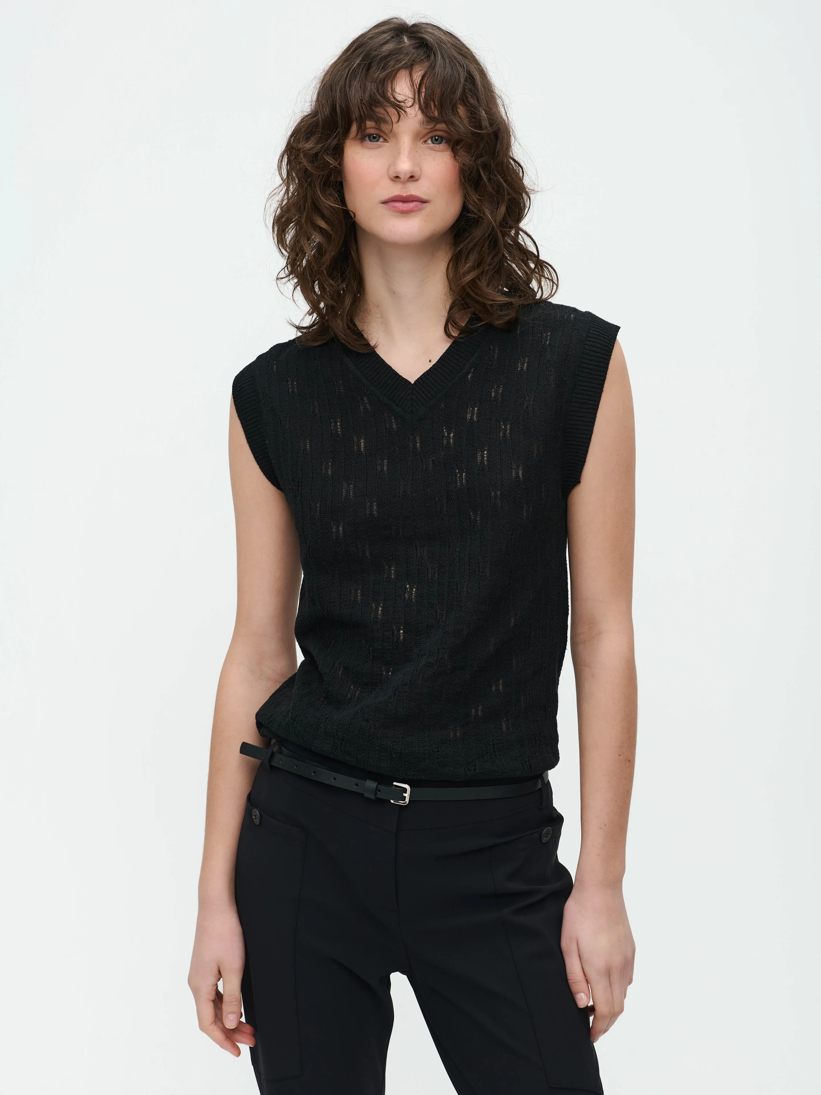 Wexford Holes Vest | Black